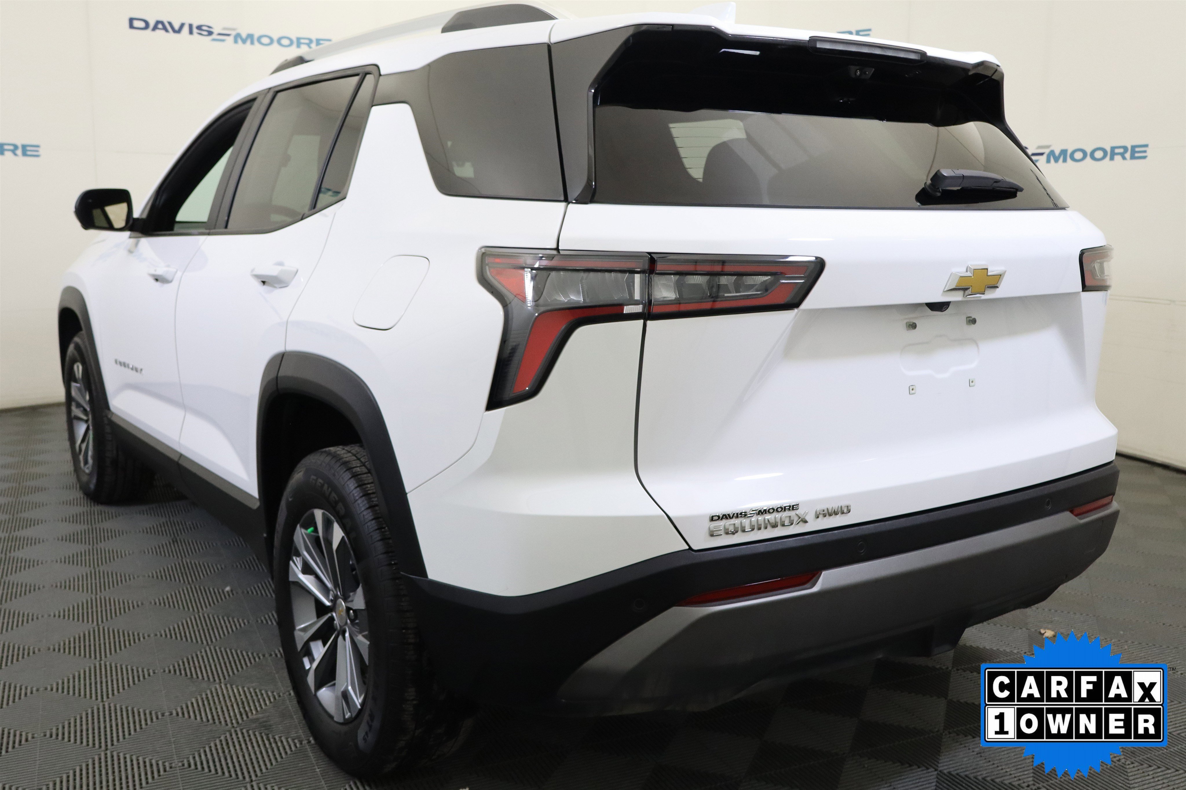 Used 2025 Chevrolet Equinox LT w/ Convenience Package II image 9