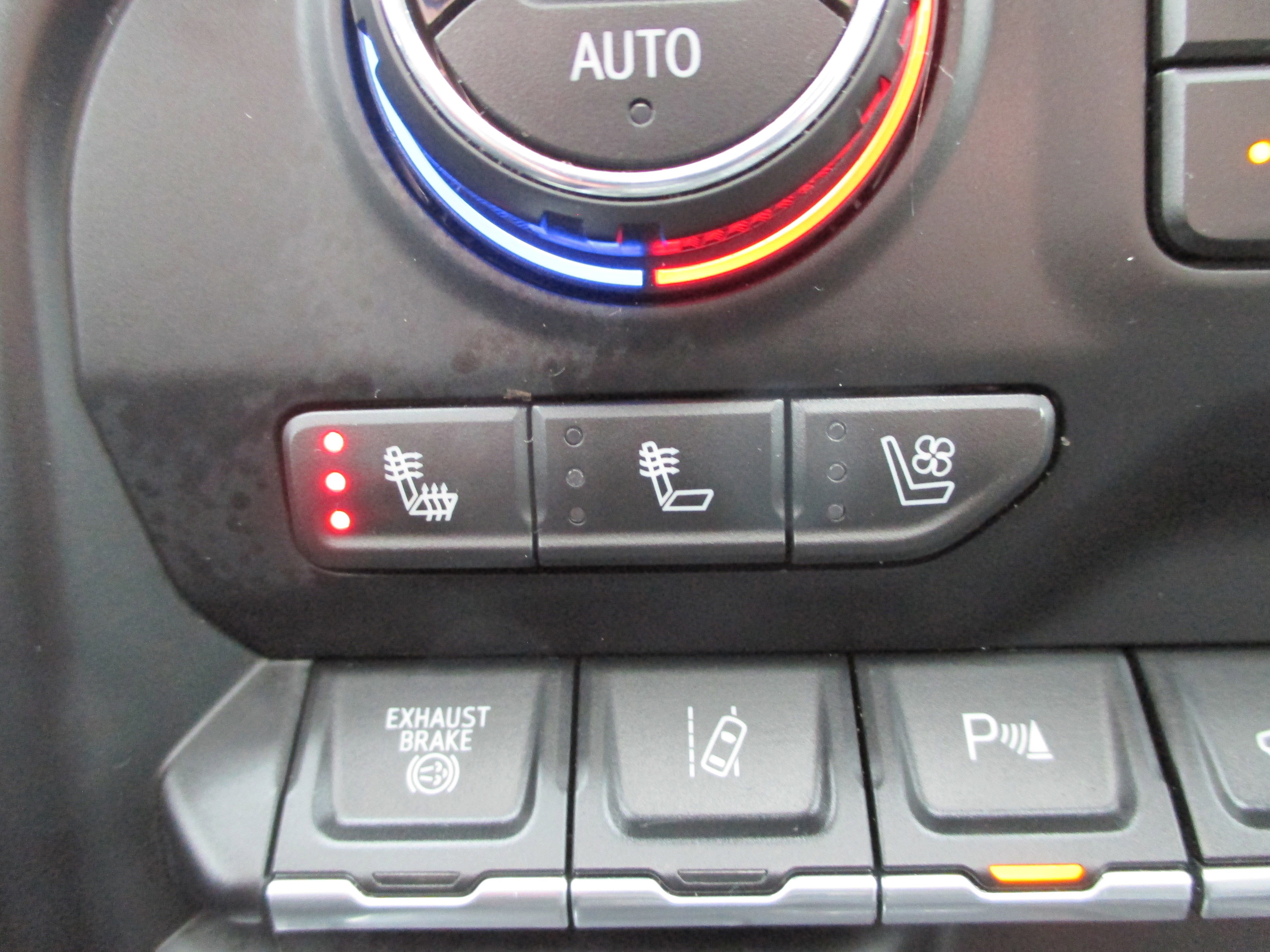 Used 2020 Chevrolet Silverado 2500 LTZ w/ LTZ Premium Package image 25