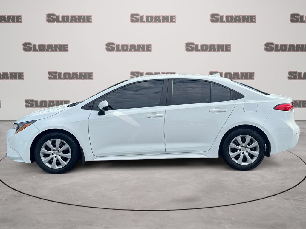 Used 2023 Toyota Corolla LE FWD image 2