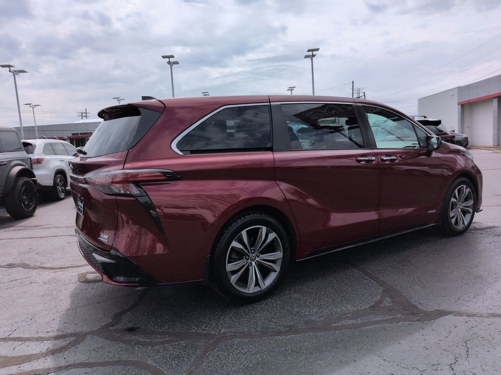 Used 2021 Toyota Sienna XSE AWD/4WD image 5