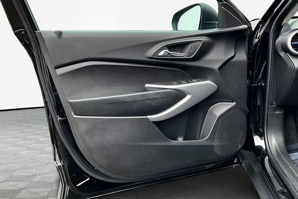 Used 2025 Chevrolet Trax LS image 23