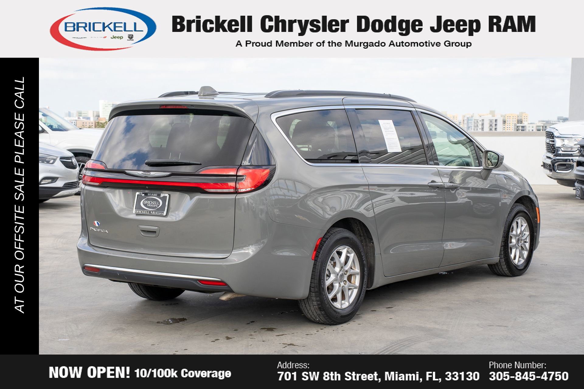 Used 2022 Chrysler Pacifica Touring-L image 5