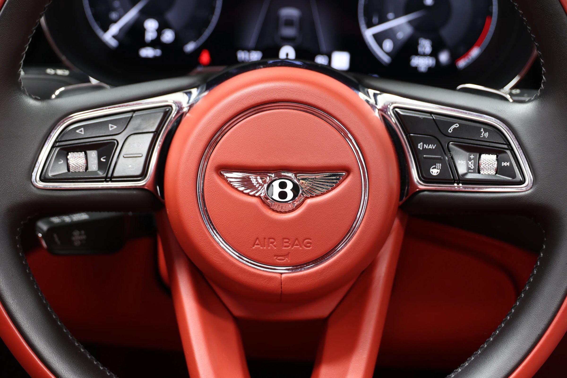 Used 2022 Bentley Bentayga AWD/4WD image 28