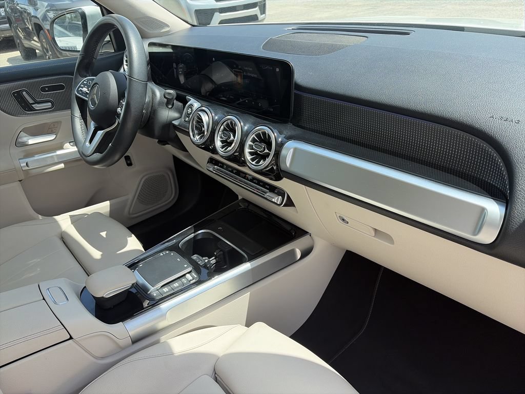 Used 2022 Mercedes-Benz GLB 250 image 32