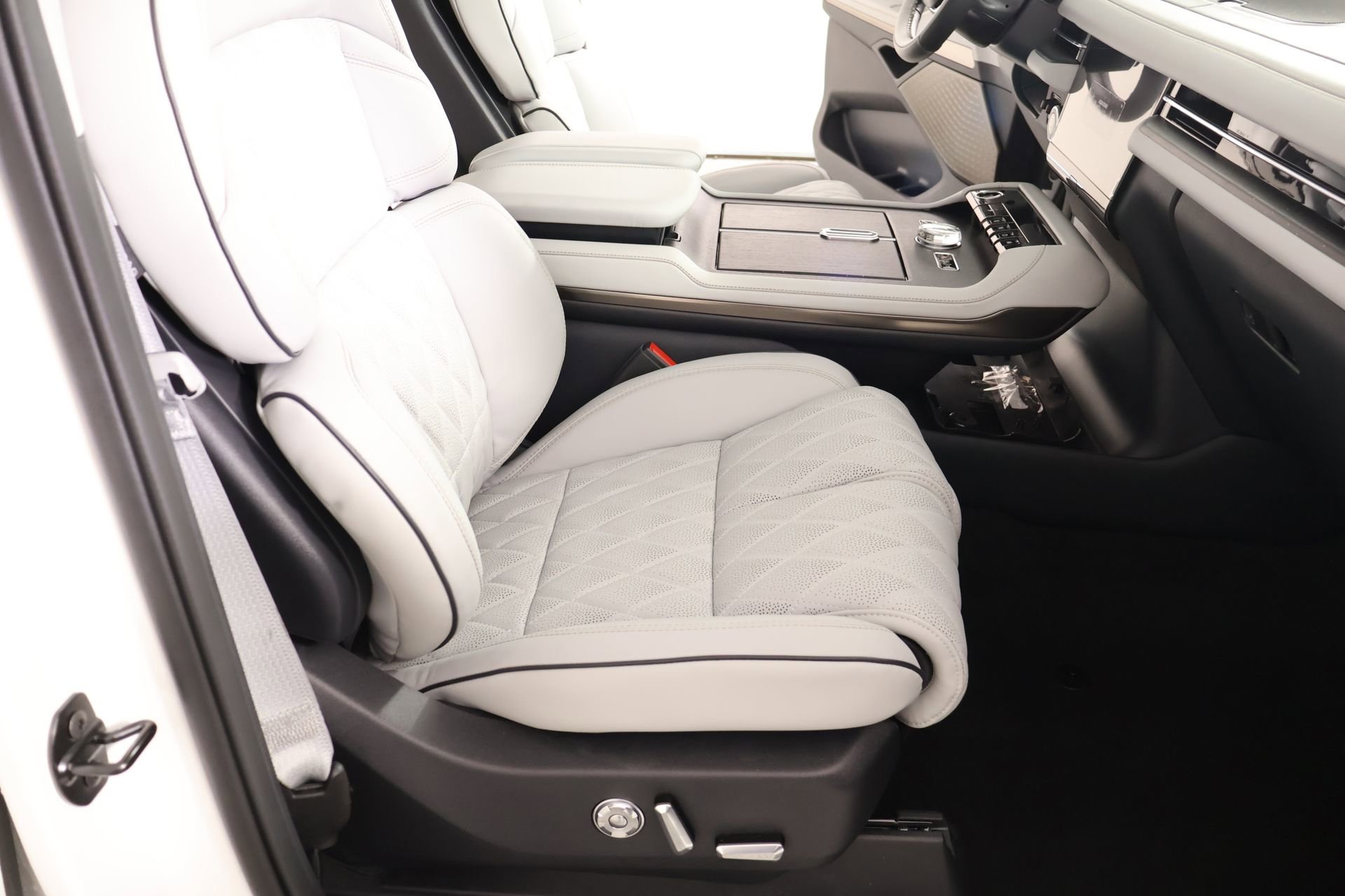 New 2026 Lincoln Navigator Black Label AWD/4WD image 15