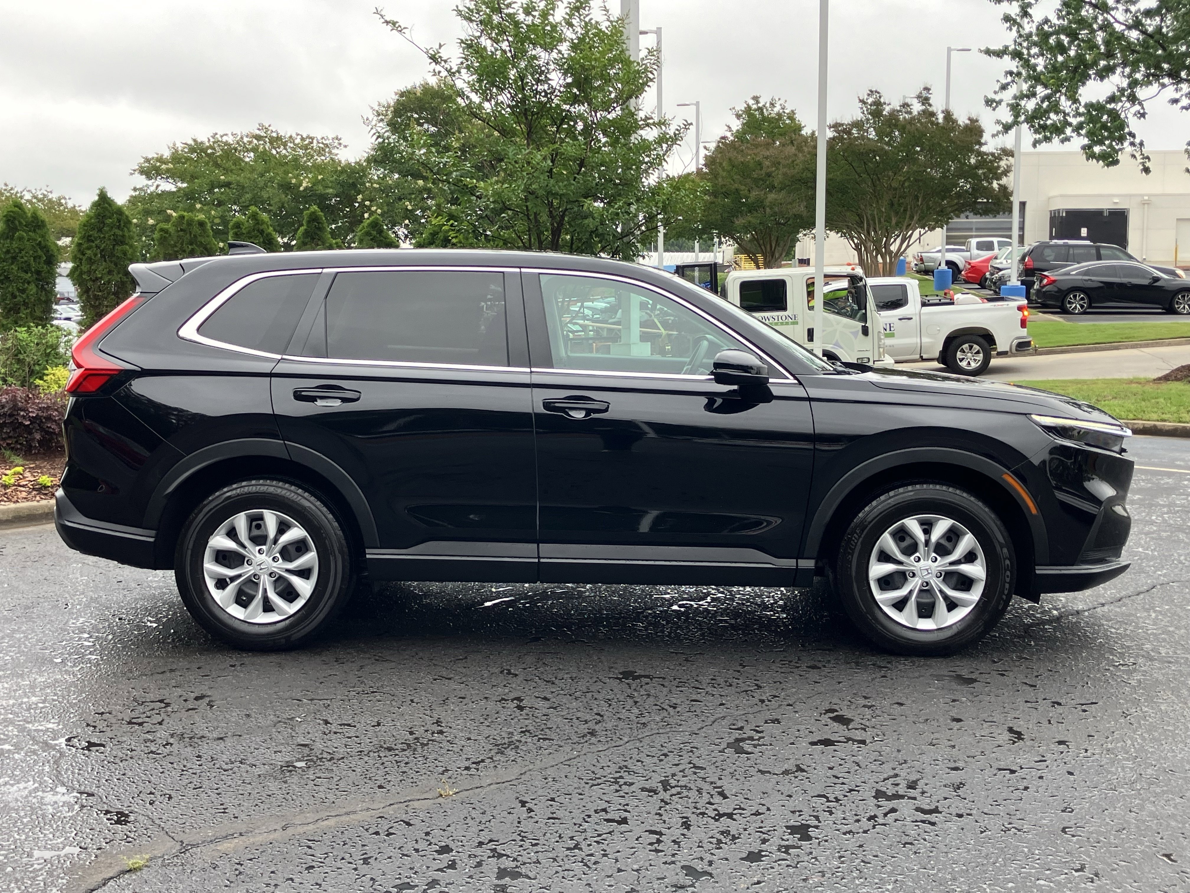 Used 2025 Honda CR-V LX image 11