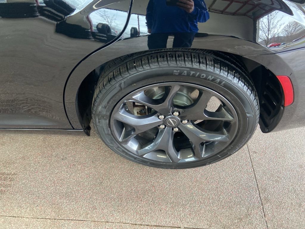 Used 2021 Chrysler 300 S image 9