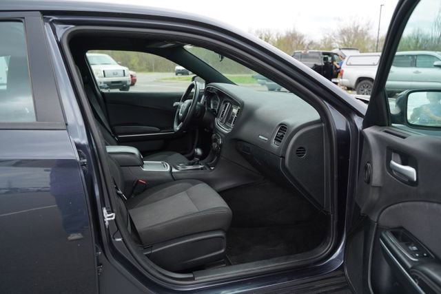 Used 2018 Dodge Charger SXT image 19