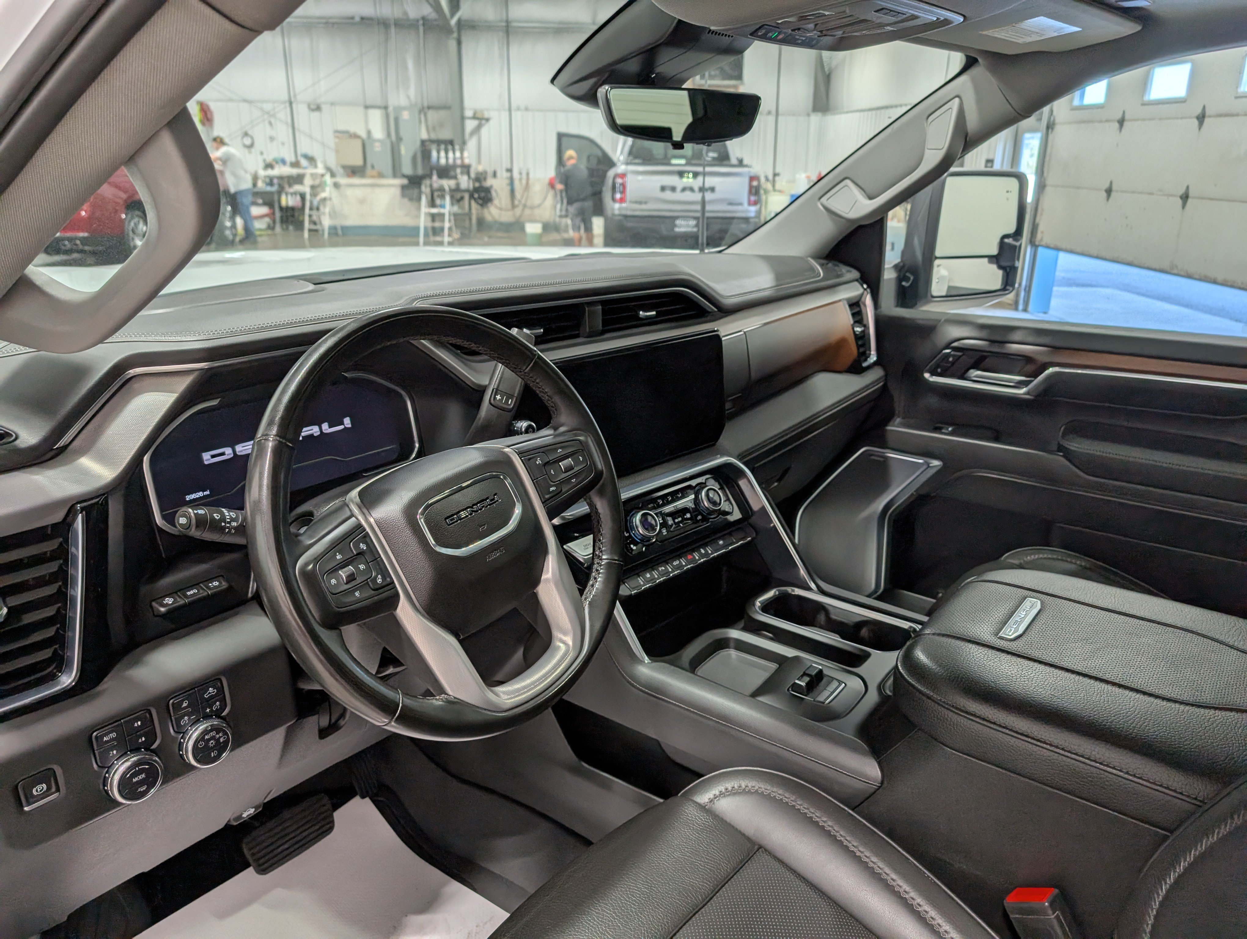 Used 2024 GMC Sierra 3500 Denali w/ Denali Reserve Package AWD/4WD image 19