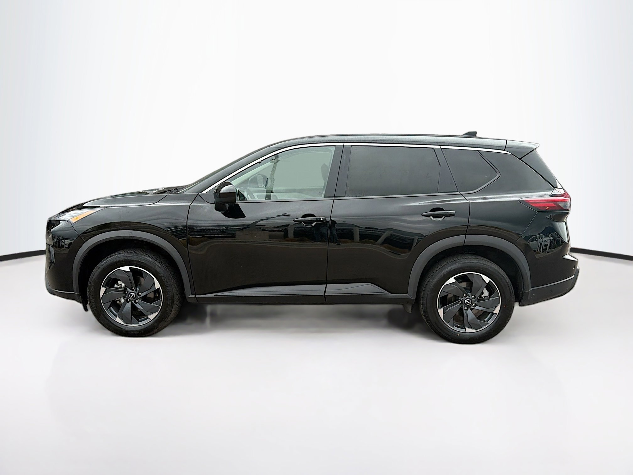 Used 2025 Nissan Rogue SV AWD/4WD image 4
