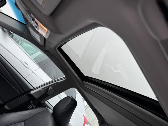 Used 2017 Toyota Camry XLE image 7