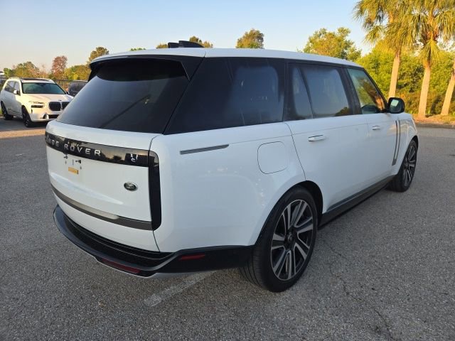 Used 2023 Land Rover Range Rover Long Wheelbase SE image 5