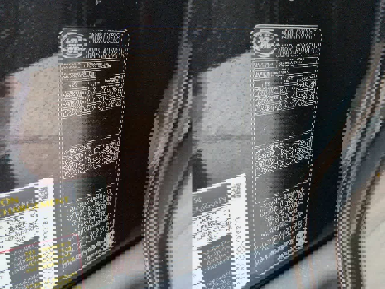 Certified 2024 Land Rover Defender 130 X-Dynamic SE image 40