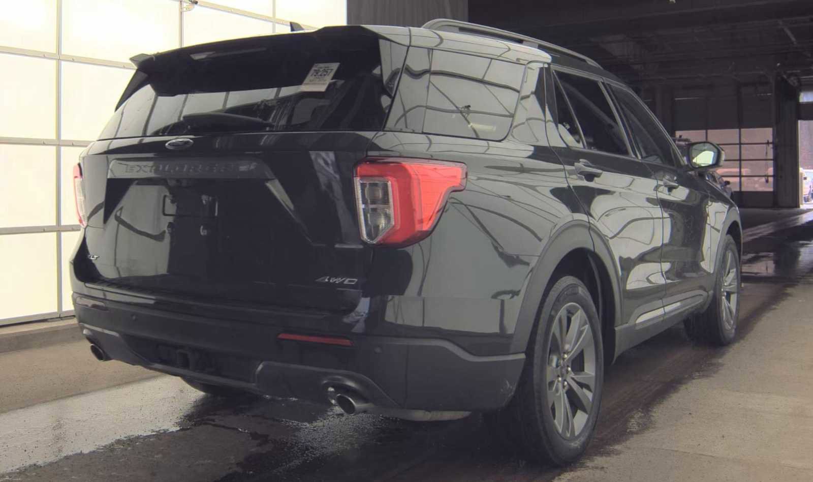 Used 2023 Ford Explorer XLT w/ Equipment Group 202A image 5