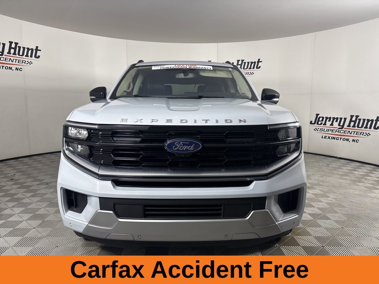 Used 2025 Ford Expedition Platinum image 3