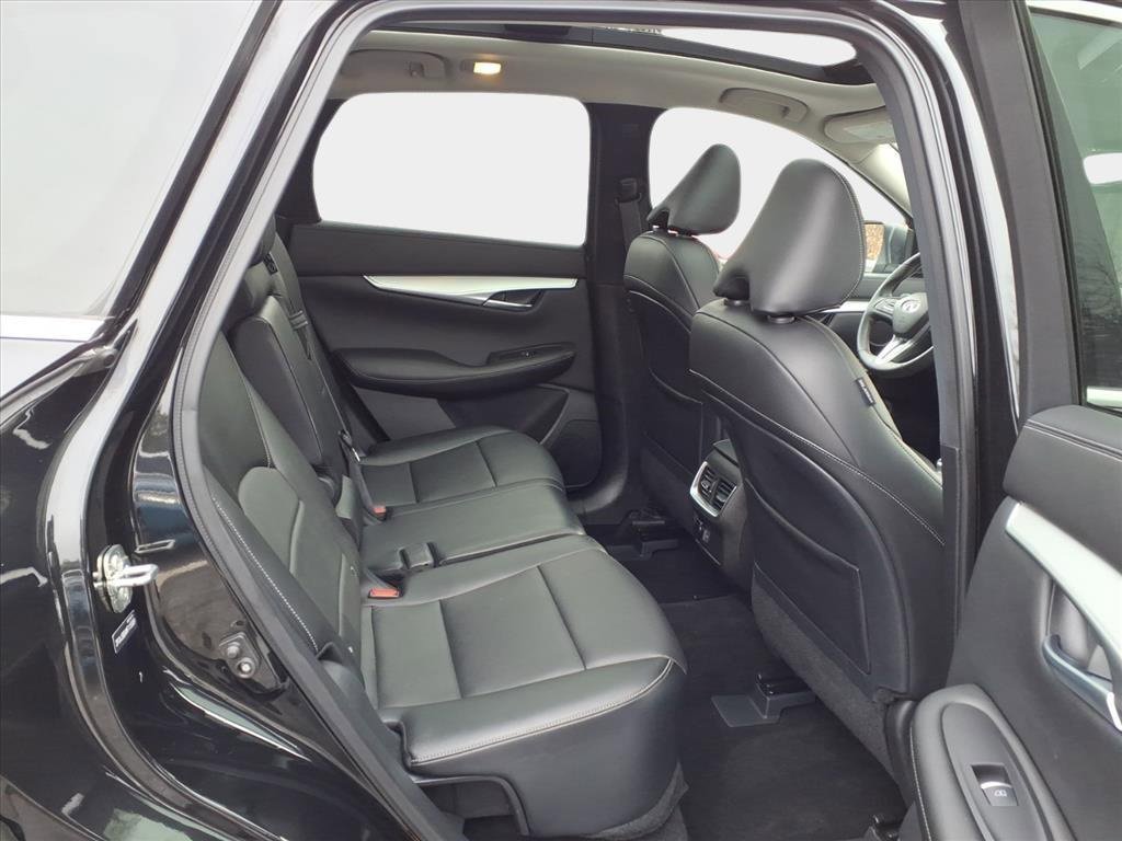 Used 2021 INFINITI QX50 Luxe image 16