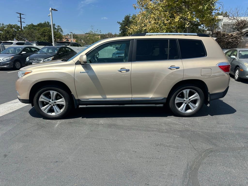 Used 2011 Toyota Highlander Limited w/ Tow Pkg FWD image 2