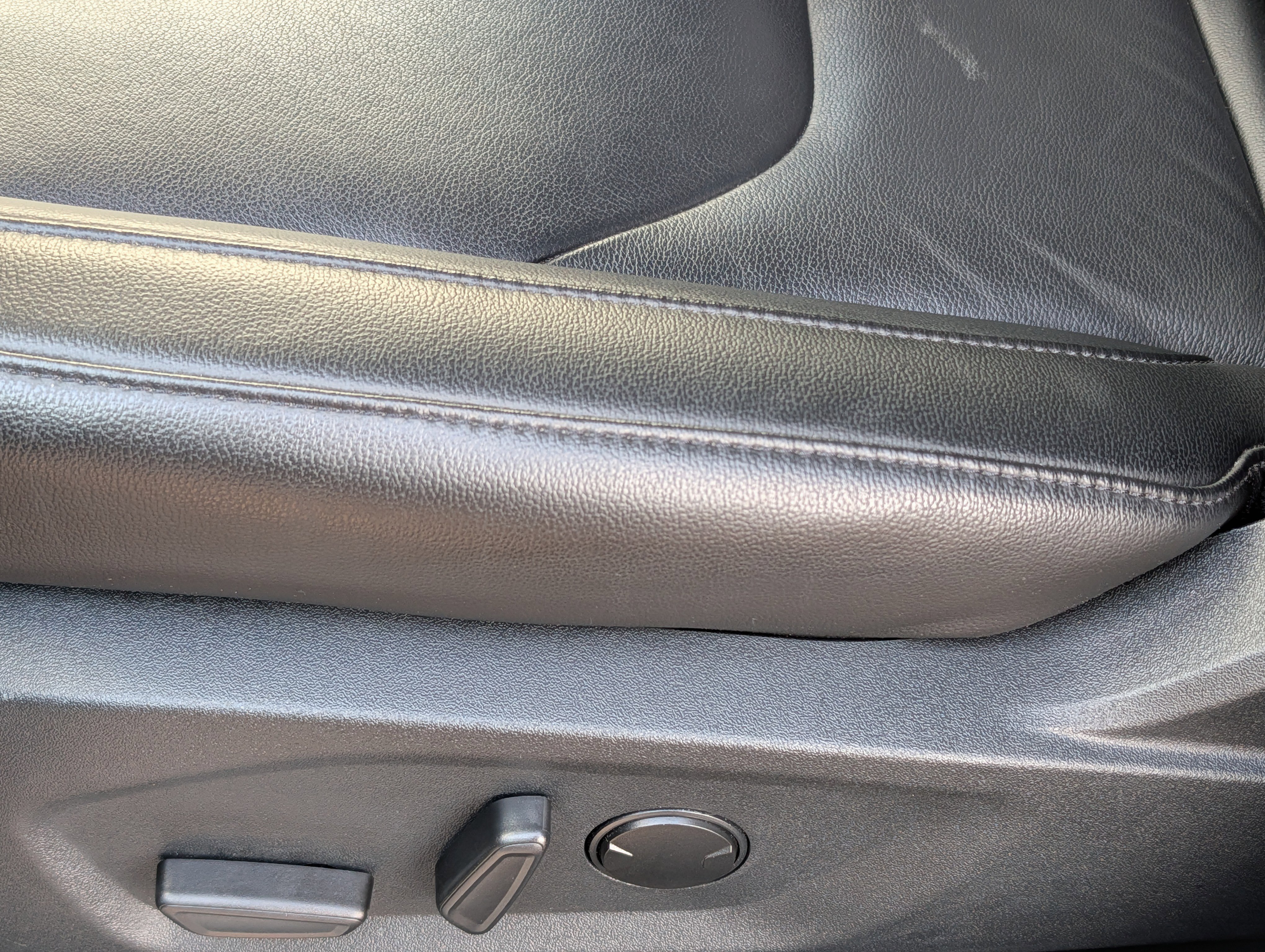 Used 2021 Ford Edge Titanium image 11