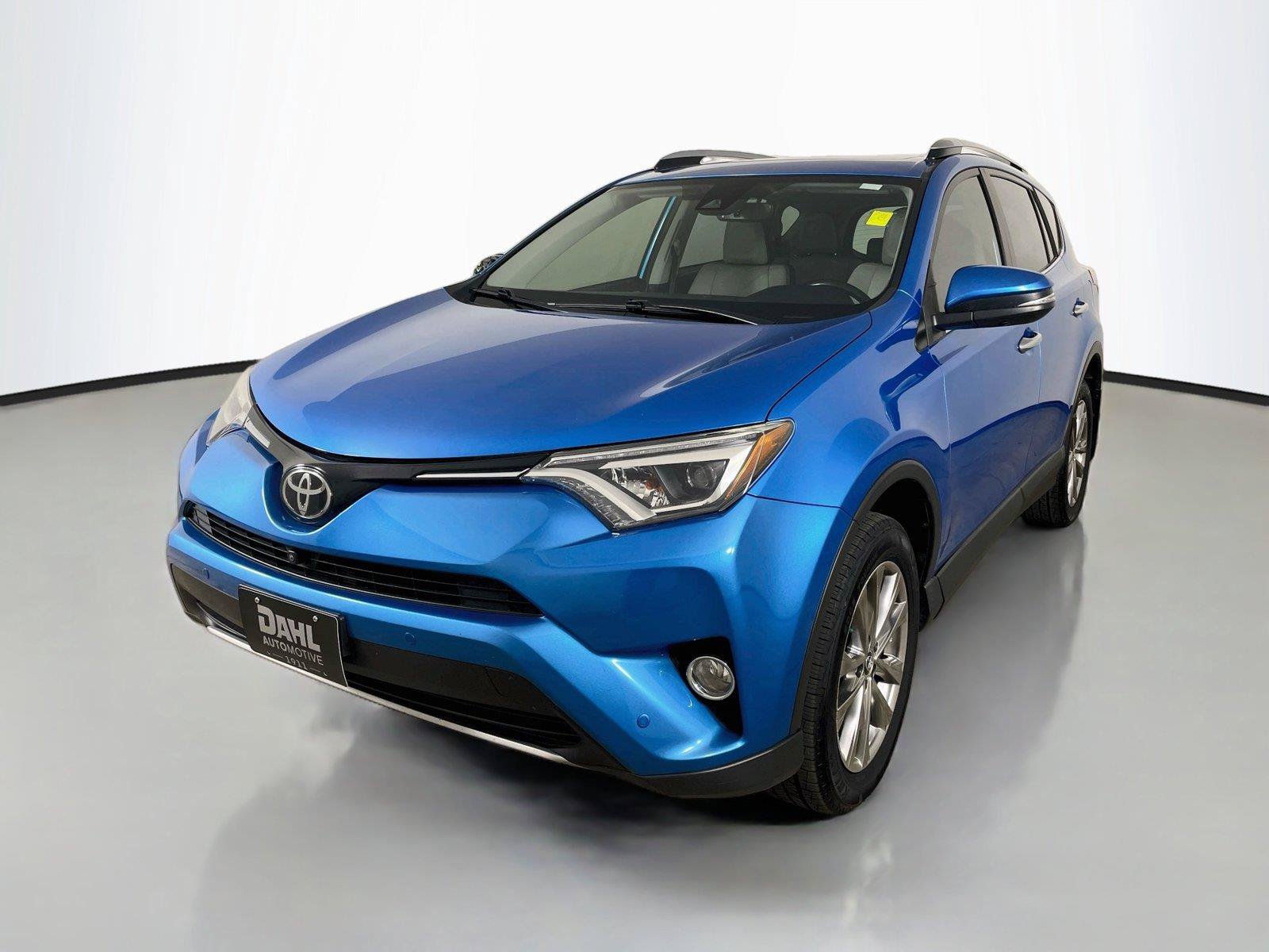Used 2018 Toyota RAV4 Limited w/ Advanced Technology Package AWD/4WD image 4