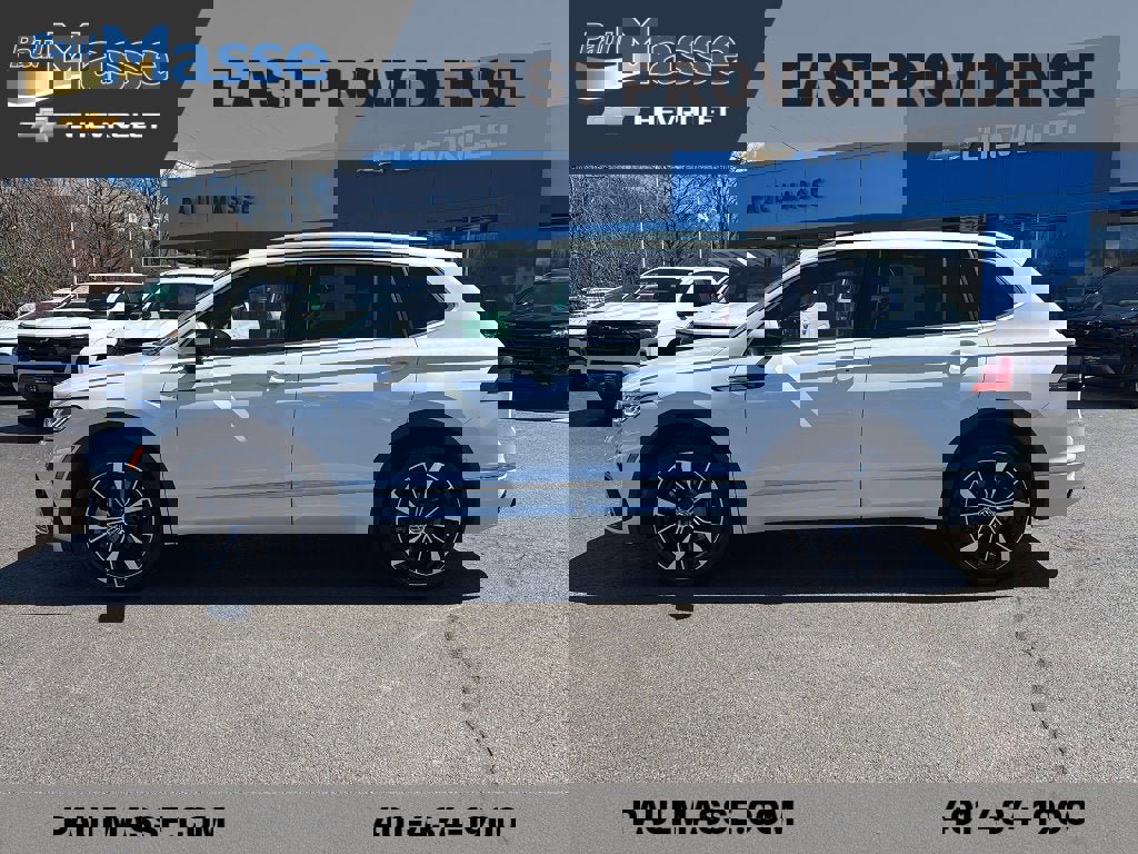 Used 2024 Volkswagen Tiguan SEL R-Line AWD/4WD image 4