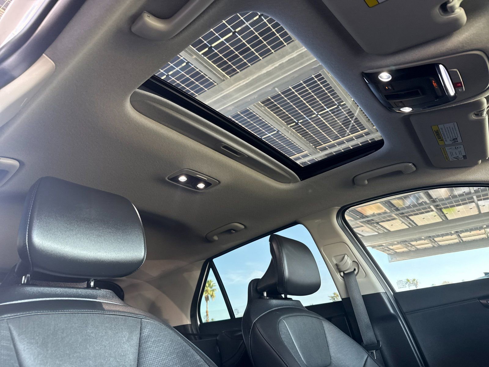 Used 2024 Kia Niro SX image 16