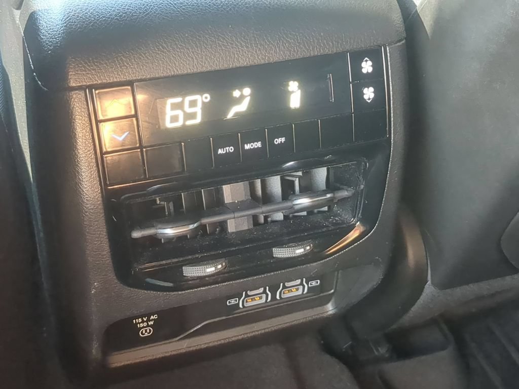 Used 2022 Jeep Grand Cherokee L Laredo AWD/4WD image 27