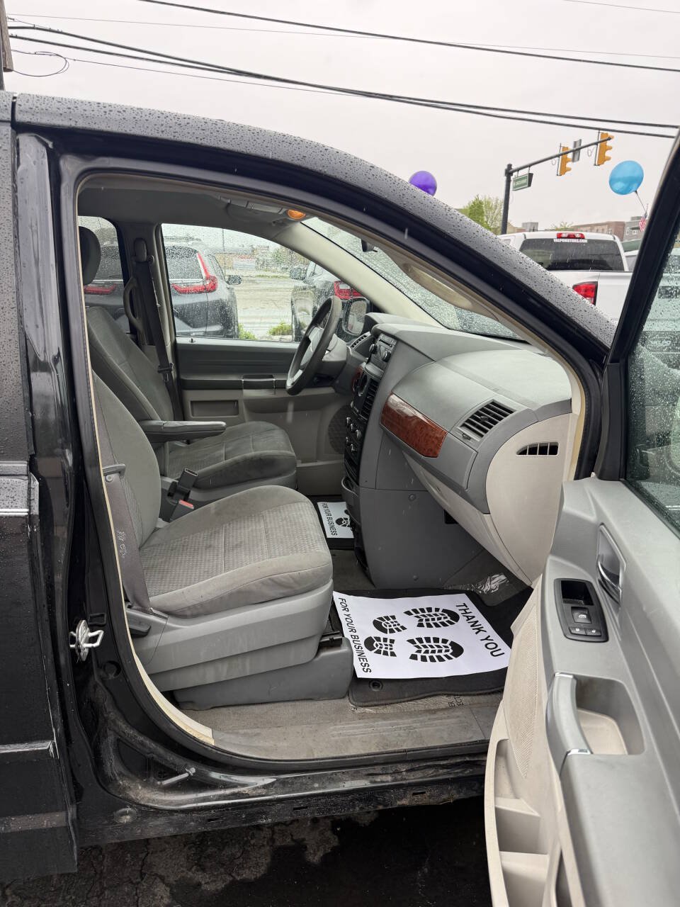 Used 2008 Chrysler Town & Country LX FWD image 12
