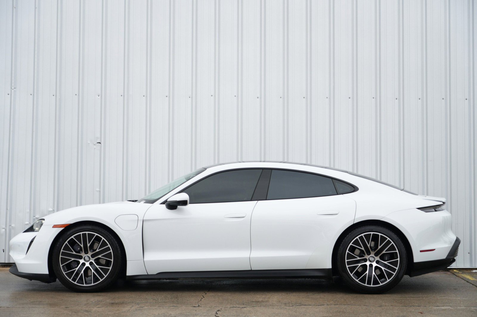 Used 2023 Porsche Taycan image 9