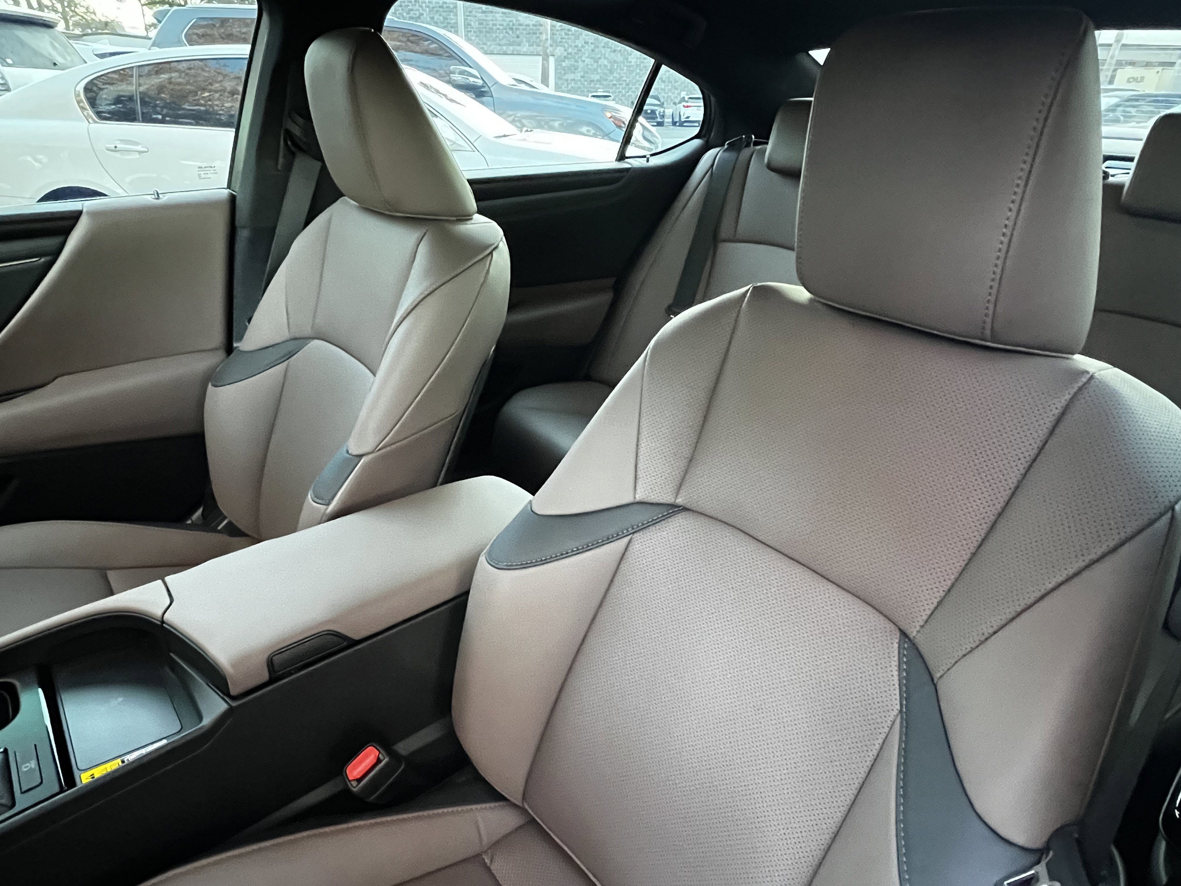 Used 2024 Lexus ES 350 w/ Premium Package image 17