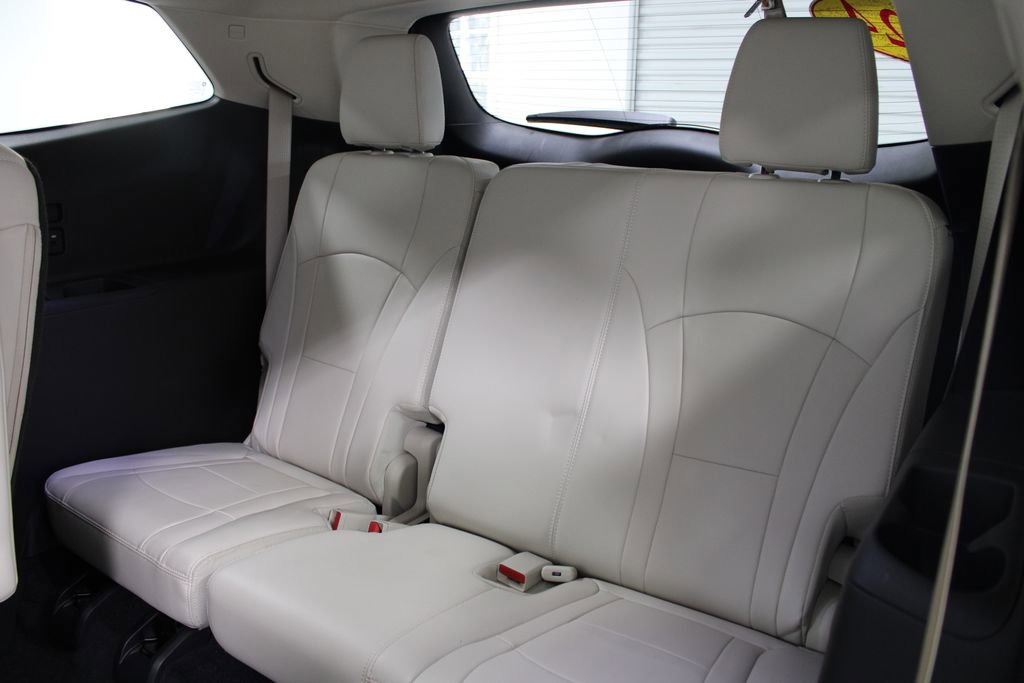 Used 2024 Buick Enclave Essence w/ Technology Package image 26