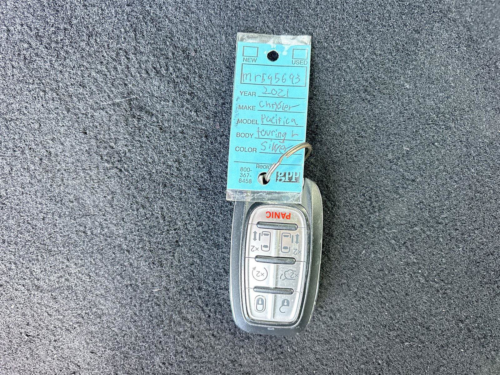Used 2021 Chrysler Pacifica Touring-L FWD image 37