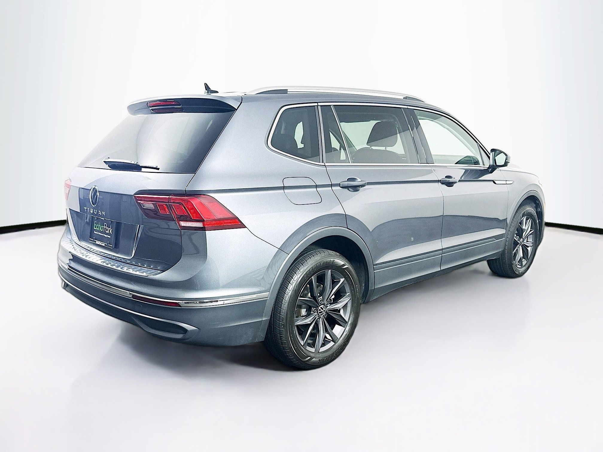 Used 2022 Volkswagen Tiguan SE image 9