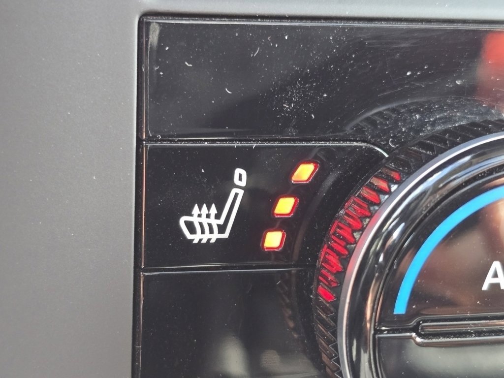 Used 2023 Nissan Rogue SV w/ SV Premium B Package image 6