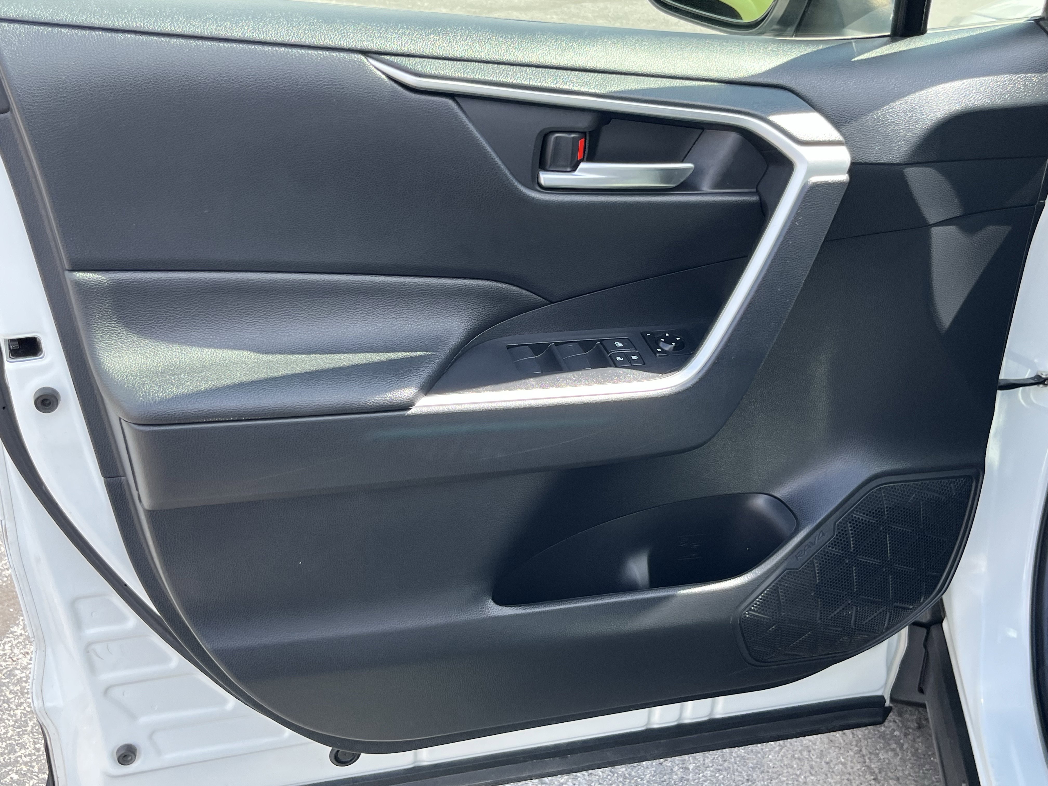 Used 2019 Toyota RAV4 XLE w/ All Weather Liner Package AWD/4WD image 19
