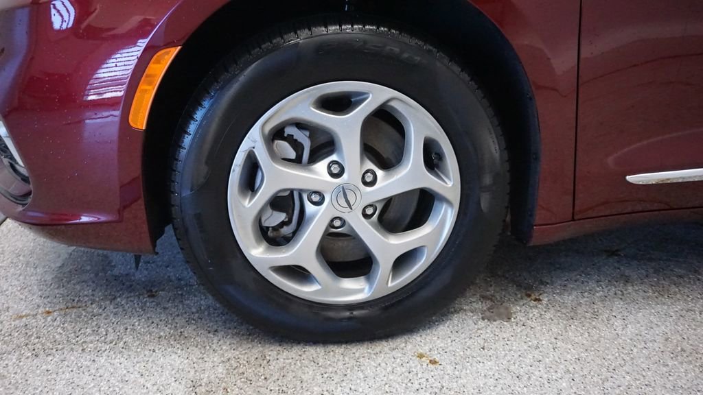 Used 2023 Chrysler Pacifica Limited image 13