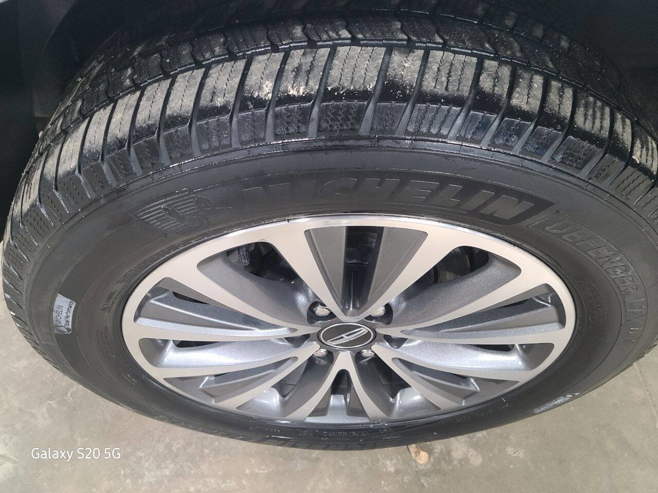 Used 2017 Lincoln Navigator Select image 12