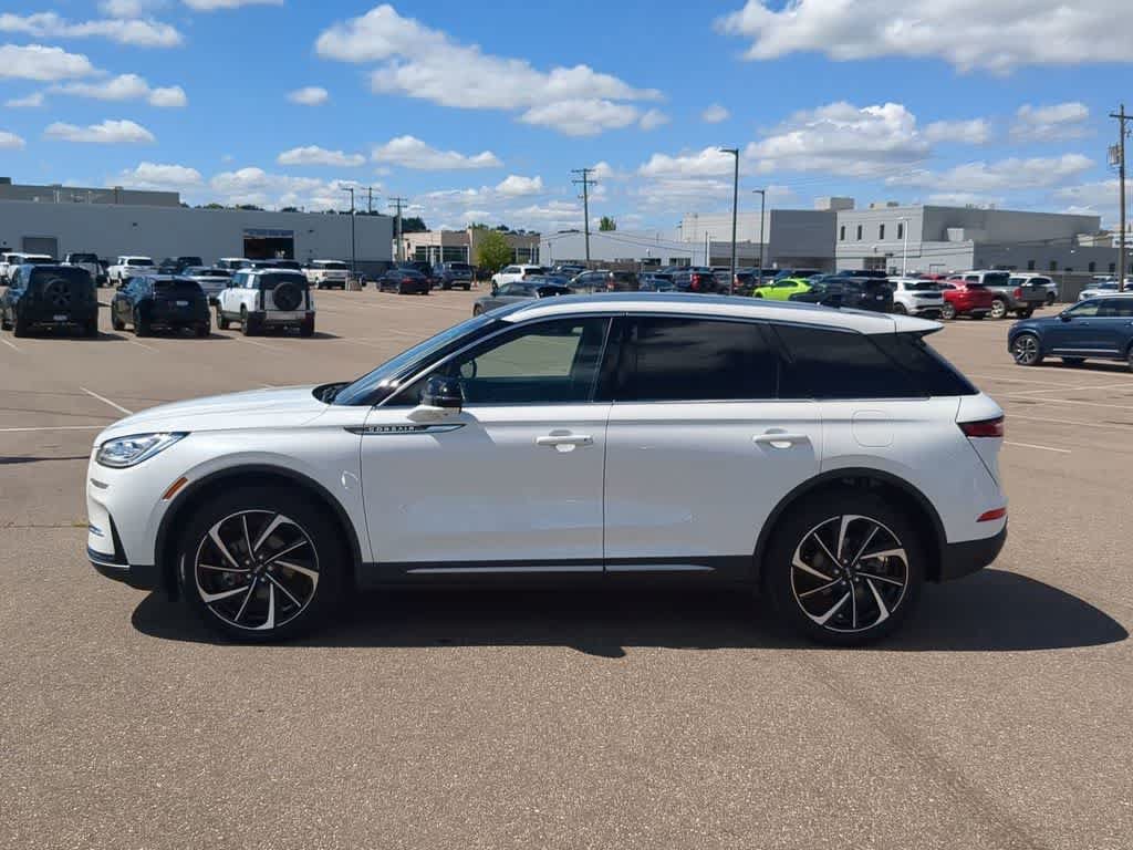 Used 2024 Lincoln Corsair Reserve w/ Equipment Group 201A AWD/4WD image 3