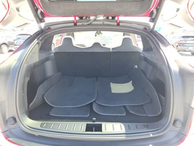 Used 2022 Tesla Model X image 21