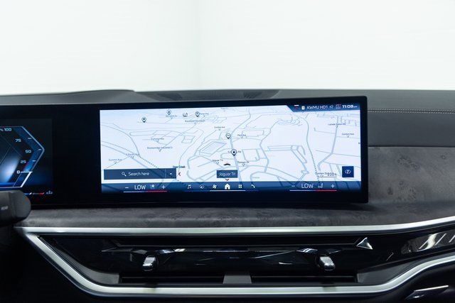 Certified 2025 BMW X7 M60i image 19