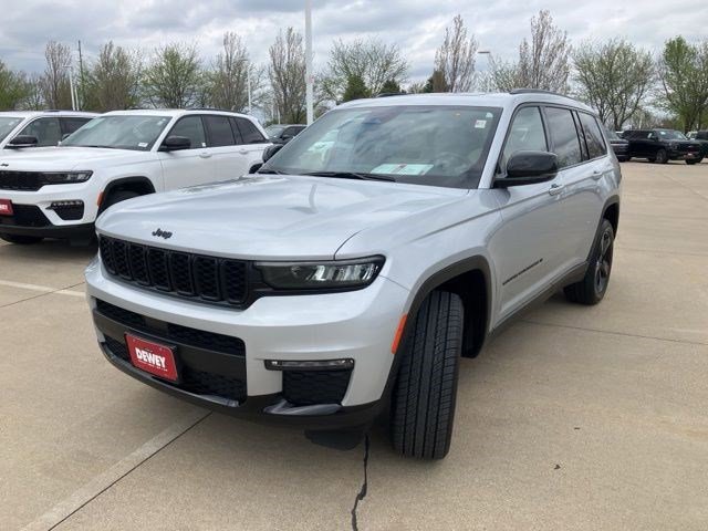 Certified 2023 Jeep Grand Cherokee L Limited w/ Black Appearance Package AWD/4WD image 3