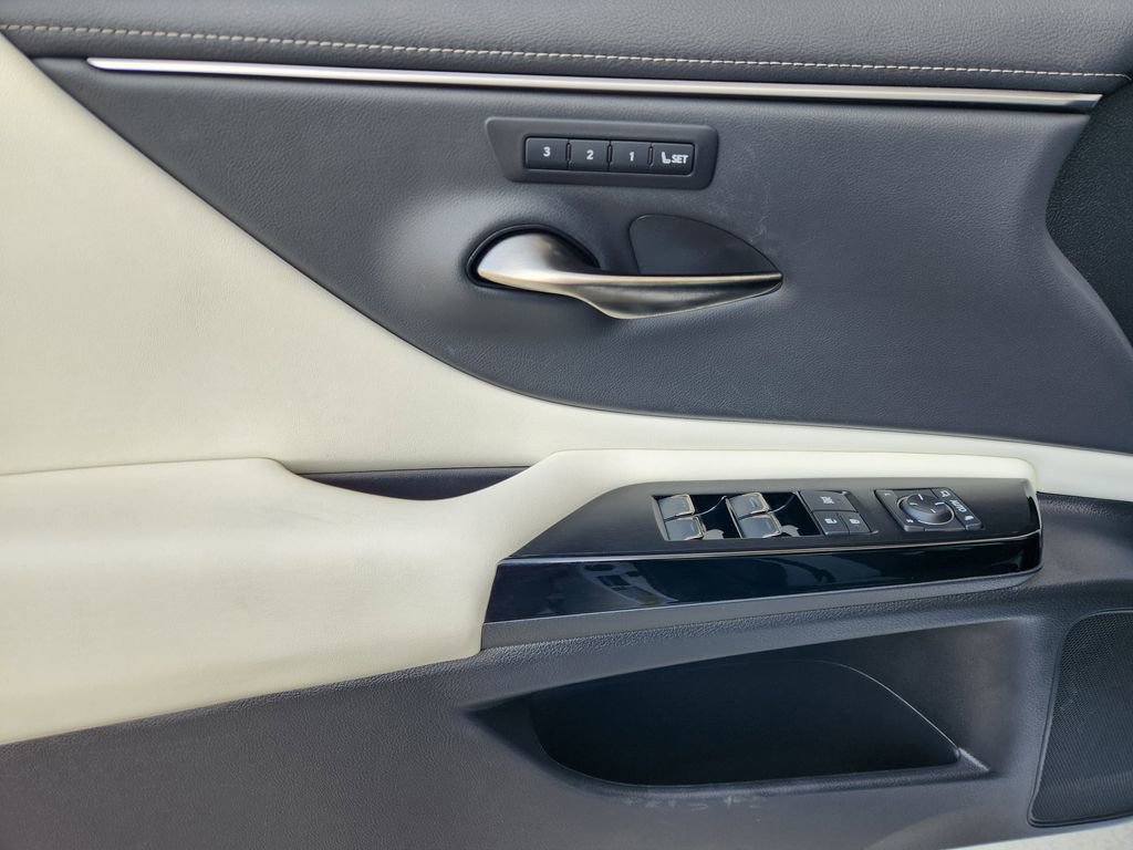 Certified 2023 Lexus ES 350 F Sport w/ Accessory Package (Z2) image 23