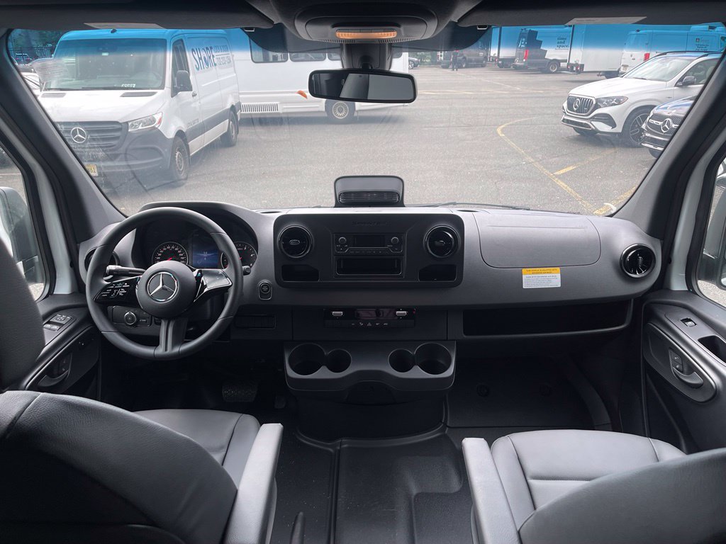 New 2025 Mercedes-Benz Sprinter 2500 image 10
