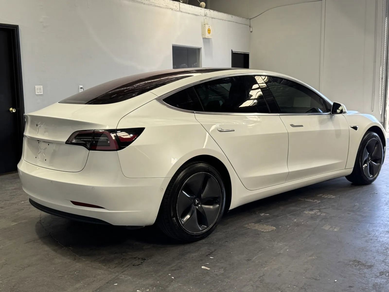 Used 2017 Tesla Model 3 Long Range RWD image 4