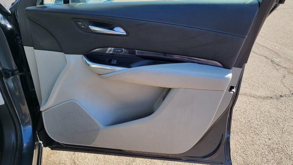 Used 2020 Cadillac XT4 Luxury w/ Cold Weather Package image 16