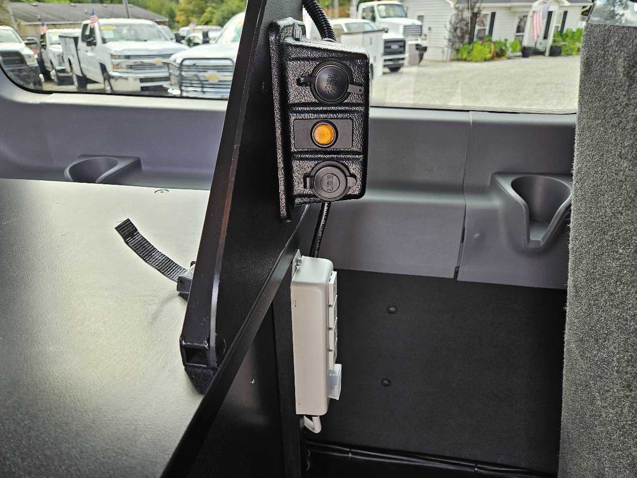 Used 2019 Ford Transit 150 XLT image 32