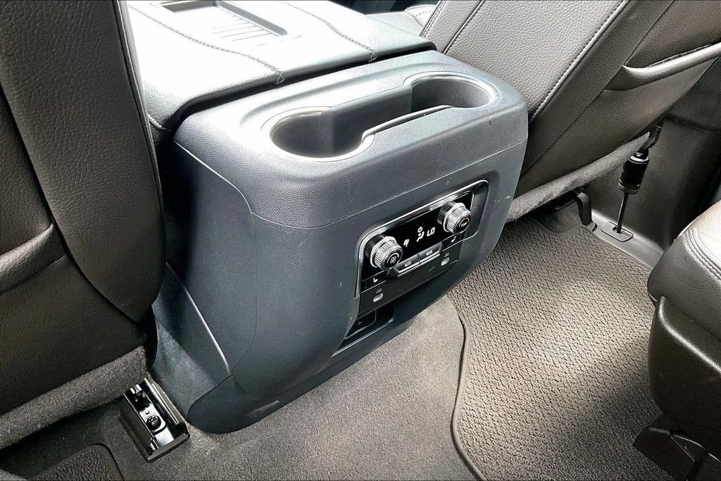 Used 2022 GMC Yukon Denali w/ Denali Premium Package AWD/4WD image 10