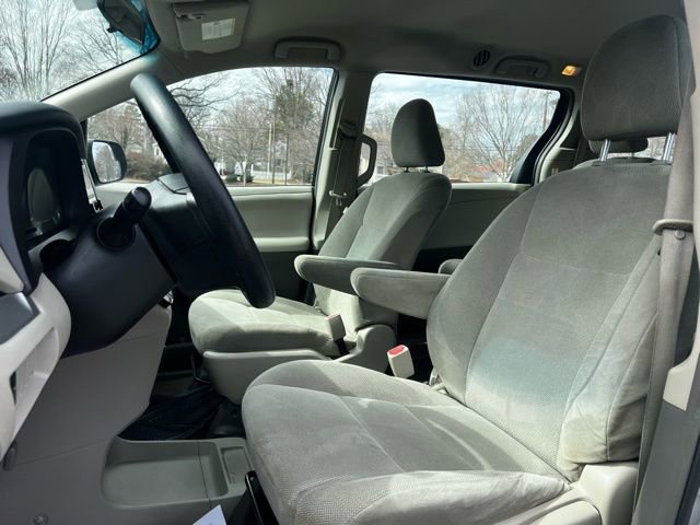 Used 2017 Toyota Sienna L FWD image 14
