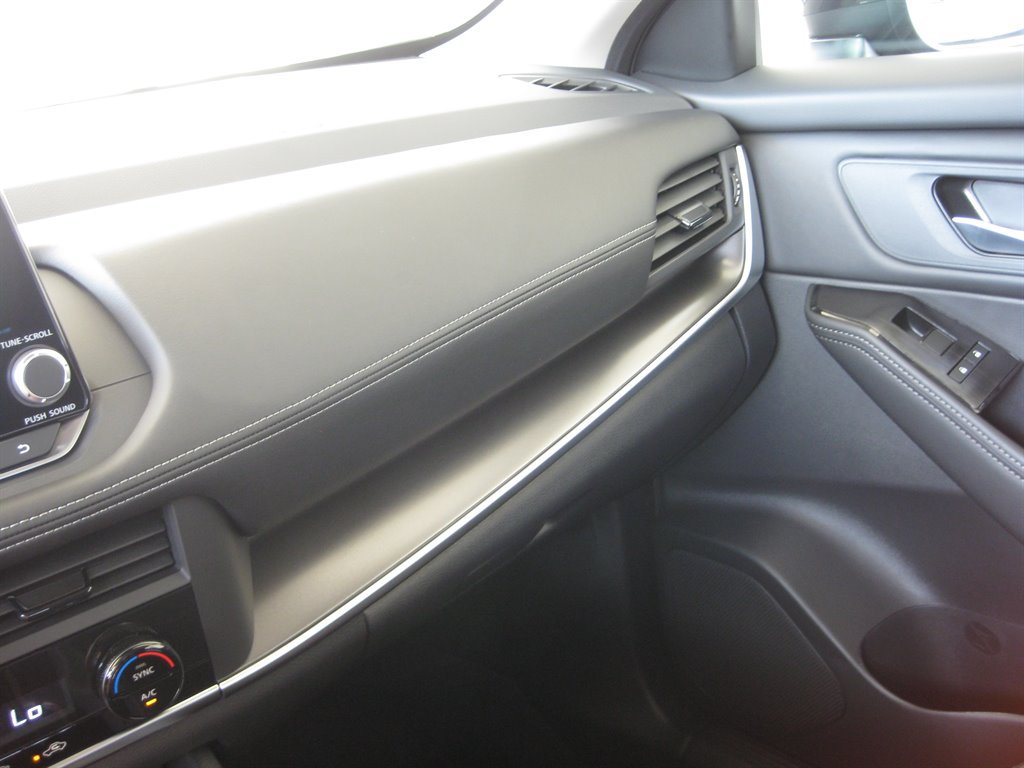 Used 2026 Nissan Rogue SV FWD image 17