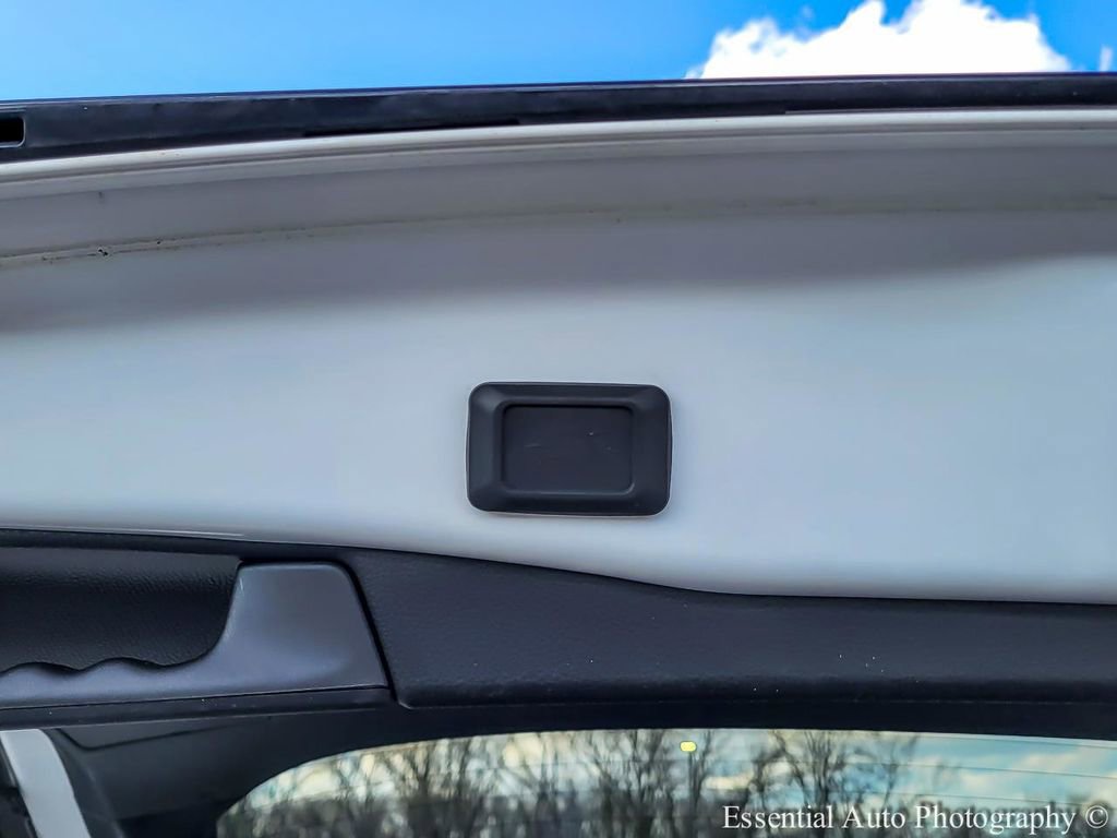 Used 2021 Toyota RAV4 SE w/ Weather & Moonroof Package image 28