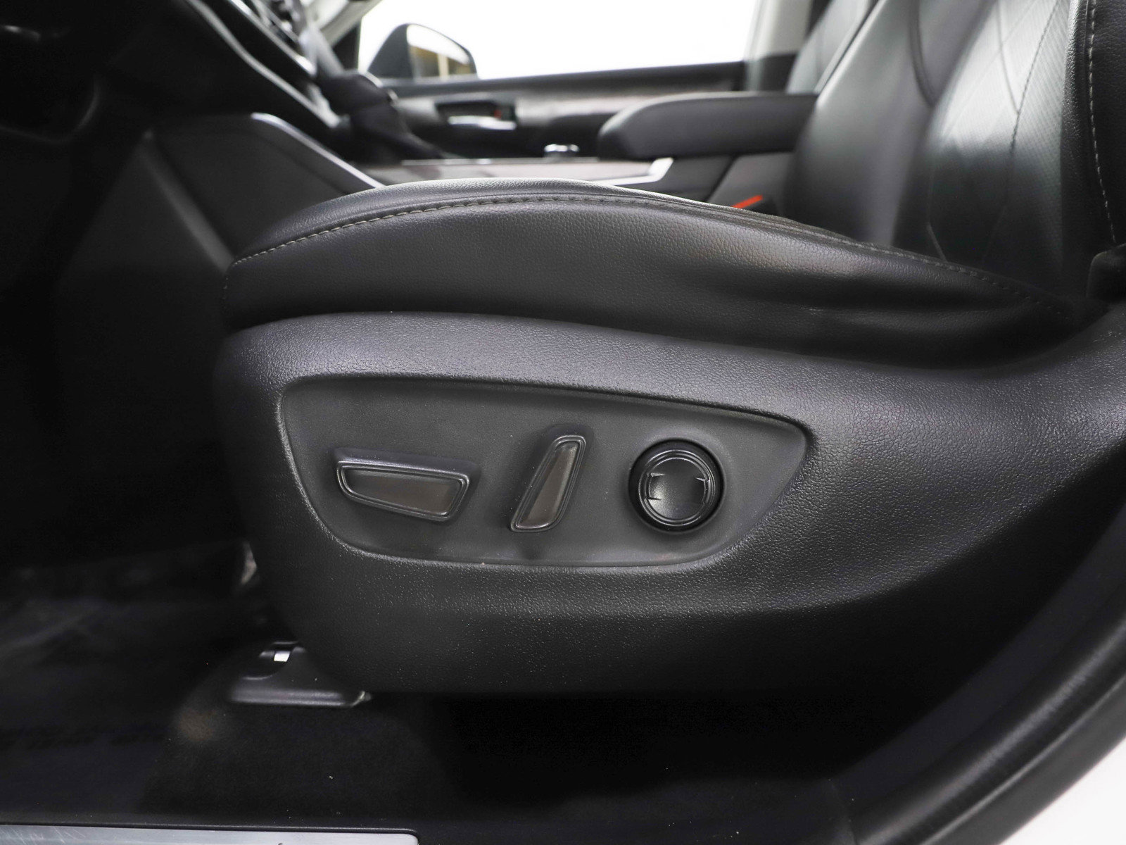 Used 2020 Toyota Highlander Platinum image 22